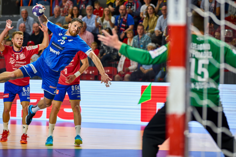 f3a028b8f9f240149acc911ec40c0dec